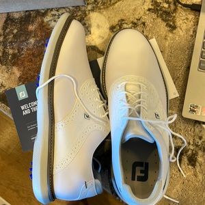 FOOTJOY FJ GOLF SHOES NWT SIZE 9.5 men’s. Crisp white. Never worn. In box.